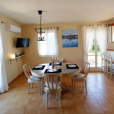 Just Listed Captain's Quarters Dream View 펜션