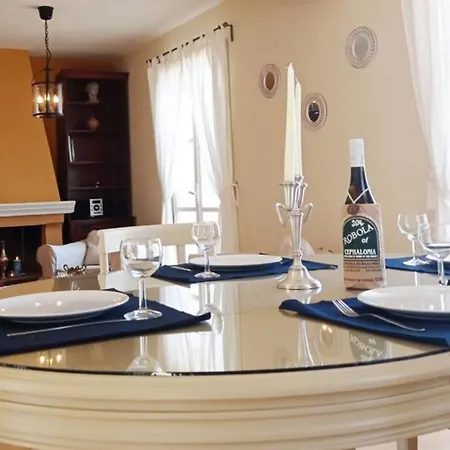 Just Listed Captain's Quarters Dream View 펜션 *